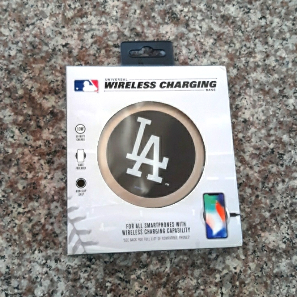 NWOT MLB L.A. Dodgers ⚾️wireless charging base